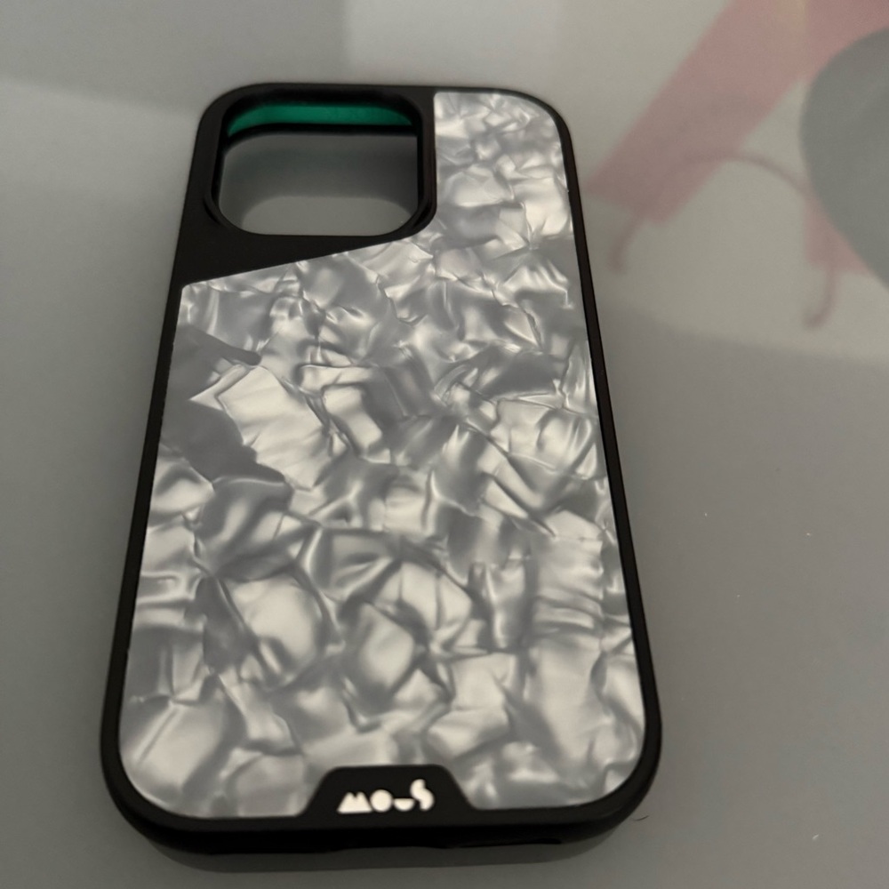 iPhone 14 pro mous case good condition